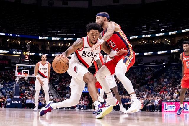 穆勒社媒晒与弟弟合影：圣诞快乐