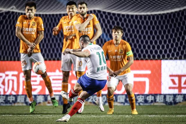 萨林杰31+15深圳2-1北控晋级八强 陈国豪30+9